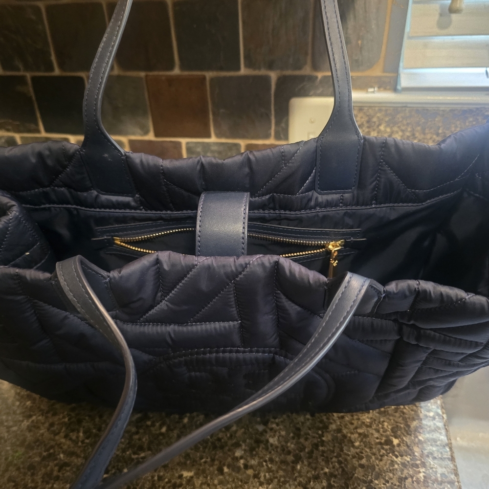 Tory Burch Quilted Logo Tote in Navy Blue - Picture 4 of 5